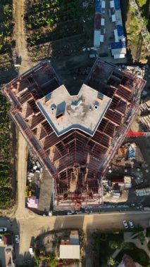 İnşaat alanlarında çalışmak, ön cephe işi, fayans yapımı, beton çatı