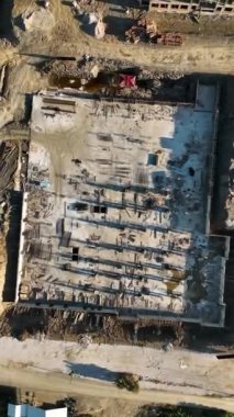 İnşaat alanlarında çalışmak, ön cephe işi, fayans yapımı, beton çatı
