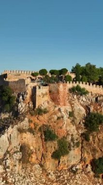 Dikey video yaz titreşimleri. Alanya Kalesi.
