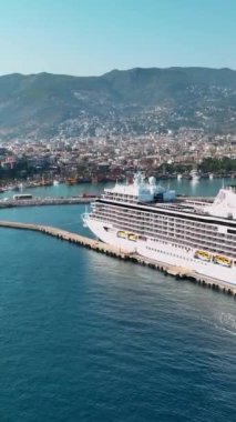 Büyük bir gemide tatil, Akdeniz gezisi.