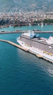 Büyük bir gemide tatil, Akdeniz gezisi.