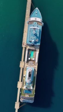 Büyük bir gemide tatil, Akdeniz gezisi.