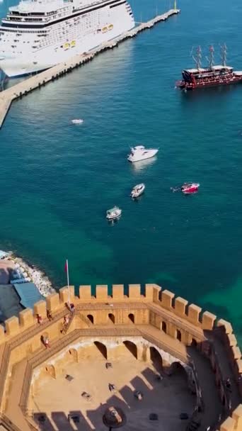 Vacaciones Gran Barco Crucero Por Mediterráneo — Vídeos de Stock