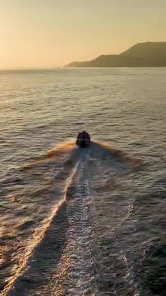 Motor Boat Blue Sea Koncepcja Morska Widok Lotu Ptaka — Wideo stockowe