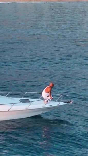 Яхта Синем Море Концепция Воздушный Вид — стоковое видео