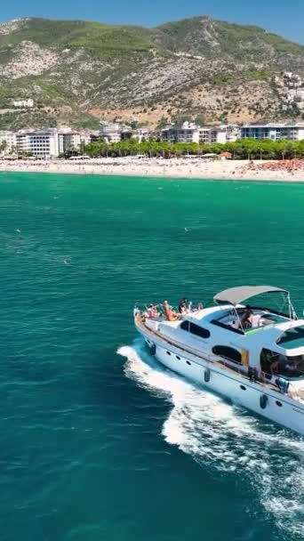 Belles Vacances Sur Yacht Avec Mer Azur — Video