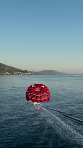 Water Parasailing Rides People Sea Red Parachute — Stock Video