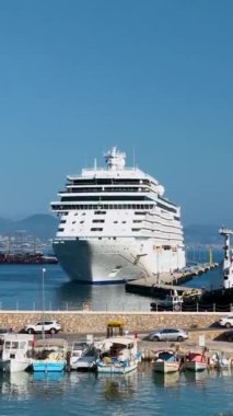 Büyük bir gemide tatil, Akdeniz gezisi.