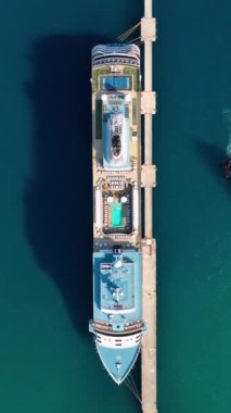 Büyük bir gemide tatil, Akdeniz gezisi.