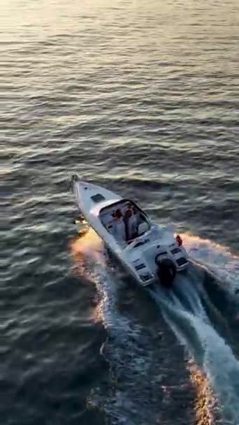 Яхта Синем Море Концепция Воздушный Вид — стоковое видео