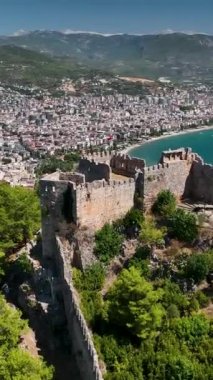 Dikey video yaz titreşimleri. Alanya Kalesi.