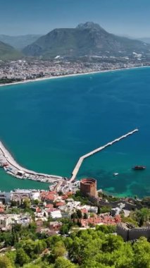 Dikey video yaz titreşimleri. Alanya Kalesi.