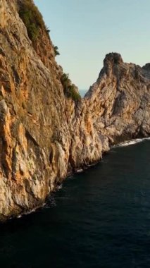Dikey video yaz titreşimleri. Alanya Kalesi.