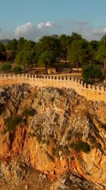 Dikey video yaz titreşimleri. Alanya Kalesi.