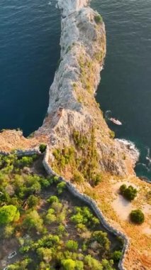 Dikey video yaz titreşimleri. Alanya Kalesi.