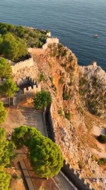 Dikey video yaz titreşimleri. Alanya Kalesi.
