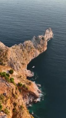Dikey video yaz titreşimleri. Alanya Kalesi.