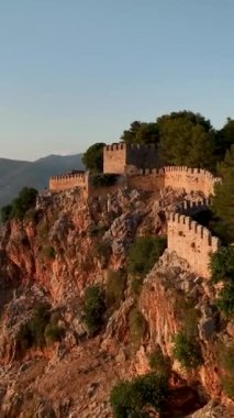 Dikey video yaz titreşimleri. Alanya Kalesi.