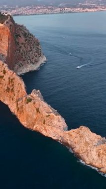 Dikey video yaz titreşimleri. Alanya Kalesi.