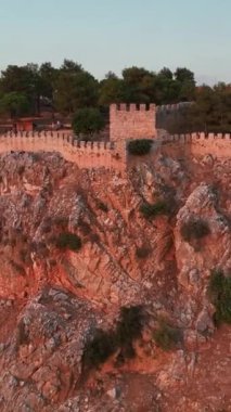 Dikey video yaz titreşimleri. Alanya Kalesi.