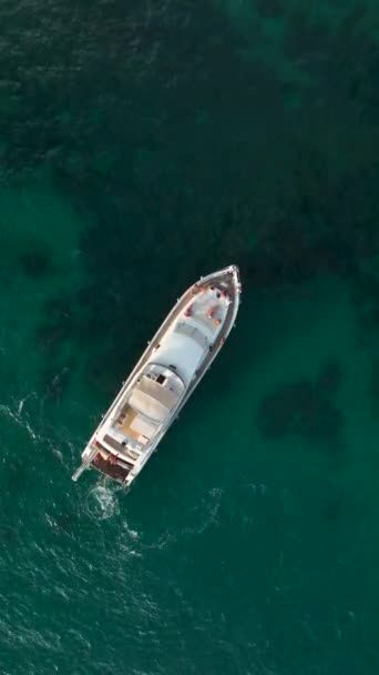 Smuk Ferie Yacht Med Azurblå Hav – Stock-video