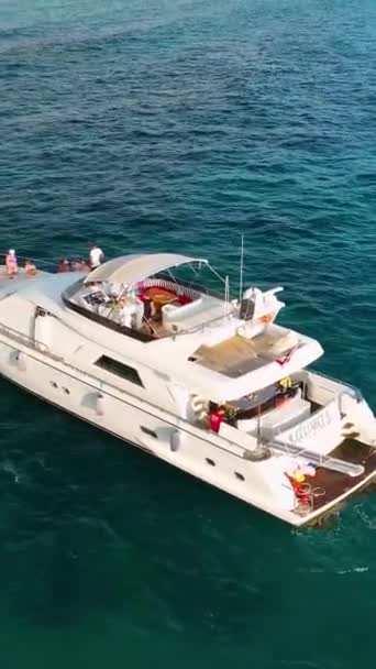 Gyönyörű Nyaralás Egy Jachton Azúrtengerrel — Stock videók