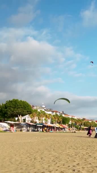 Paragliding Vliegen Zee — Stockvideo