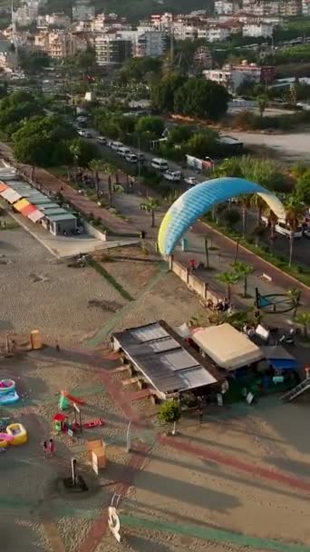 Paragliding Vliegen Zee — Stockvideo
