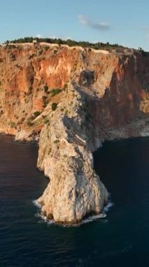 Dikey video yaz titreşimleri. Alanya Kalesi.