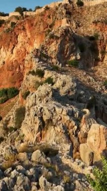 Dikey video yaz titreşimleri. Alanya Kalesi.