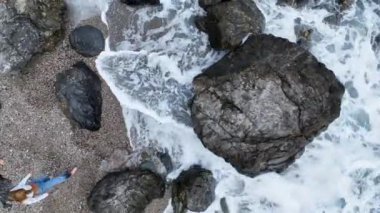 Yaşam tarzı arkadaşlar tatil tatili konseptini takip ederler..