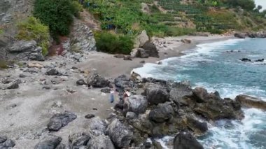 Yaşam tarzı arkadaşlar tatil tatili konseptini takip ederler..