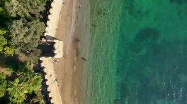 Sabah rengi, hiç kimsenin olmadığı sahilde dinlenmek.