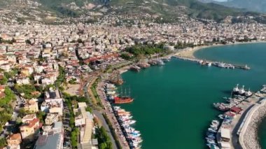 Turist taşımacılığı, 4k hava manzarası, günün güzel rengi.