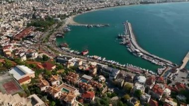 Turist taşımacılığı, 4k hava manzarası, günün güzel rengi.