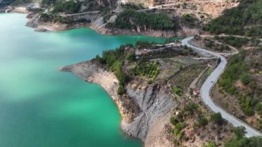 Dağ nehri harika arka plan görüntüsü 4K