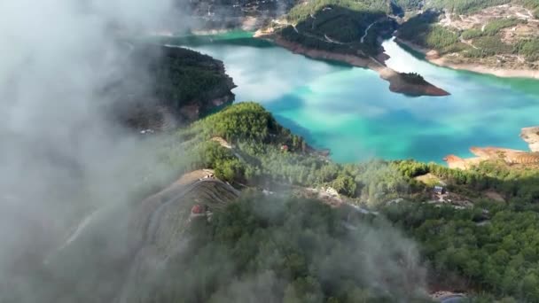 山の川素晴らしい背景ビュー曇りの風景 — ストック動画