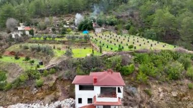 Dağ nehri harika arka plan görüntüsü 4K