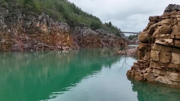 Mountain River Ontzagwekkende Achtergrond Uitzicht — Stockvideo