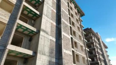 the process of building houses on the mediterranean sea 4 K