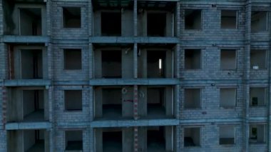 the process of building houses on the mediterranean sea 4 K