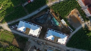 2 towers under construction, final stage