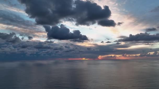 Золотий Колір Хмар Заходу Сонця Високому Контрасті Справжнє Небо Концепція — стокове відео