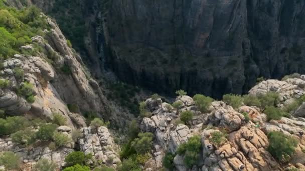 Tourist Woman Hiker Cliff Backdrop Gorge Amazing Tazi Canyon Turkey — 图库视频影像