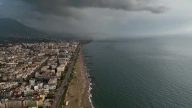 Güneş ufuk çizgisinde batıyor. 4 K Türkiye Alanya