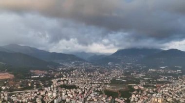 Güneş ufuk çizgisinde batıyor. 4 K Türkiye Alanya