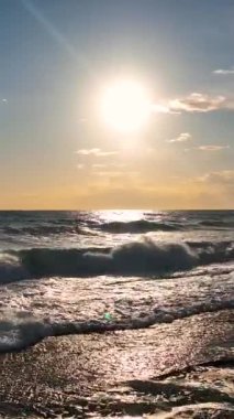 Deniz dikey videosunun gök mavisi