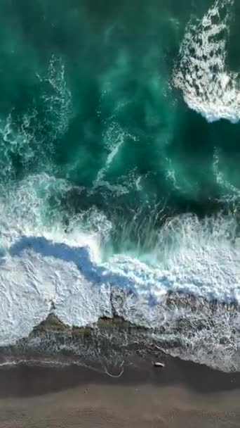 Azurblaue Textur Des Vertikalen Meeres Video — Stockvideo