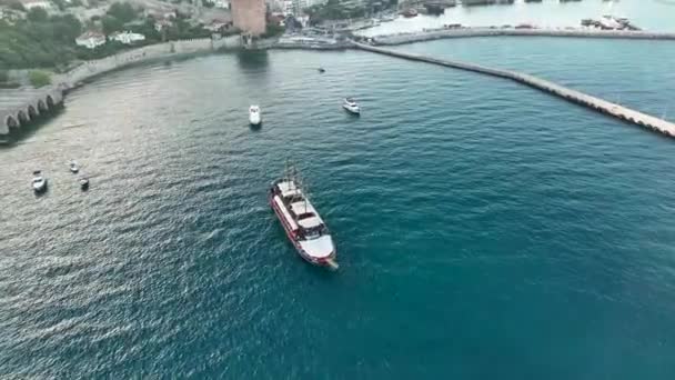 海賊港素晴らしいボート旅行 — ストック動画