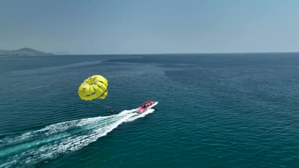 Parasailing Awesome Motor Boat Aerial View — 비디오